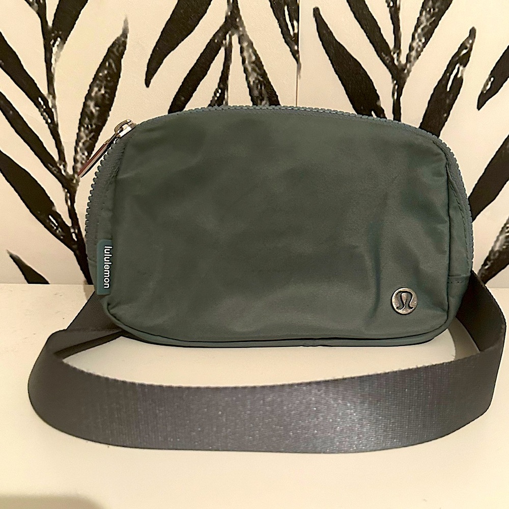 Lululemon everywhere belt bag 1L